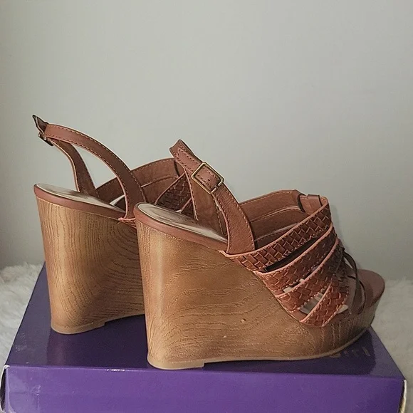 Madden Girl Cilo Cognac Wedge Sandals Size: US 9.5 - Picture 3 of 3